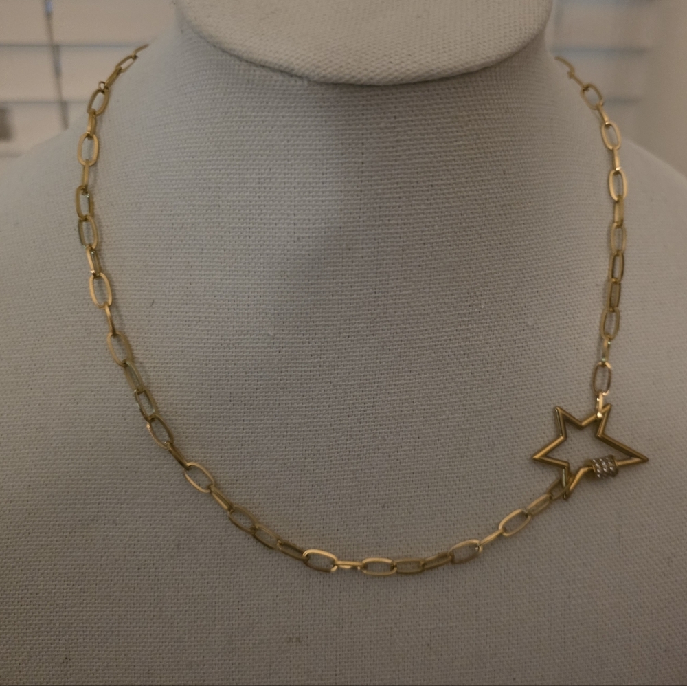 Gold Star Pendant Necklace